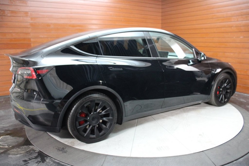 Used 2022 Tesla Model Y Performance AWD/4WD image 10
