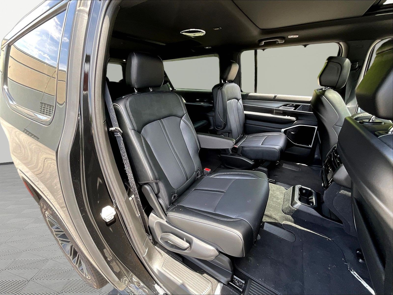 New 2026 Jeep Grand Wagoneer L Limited AWD/4WD image 20