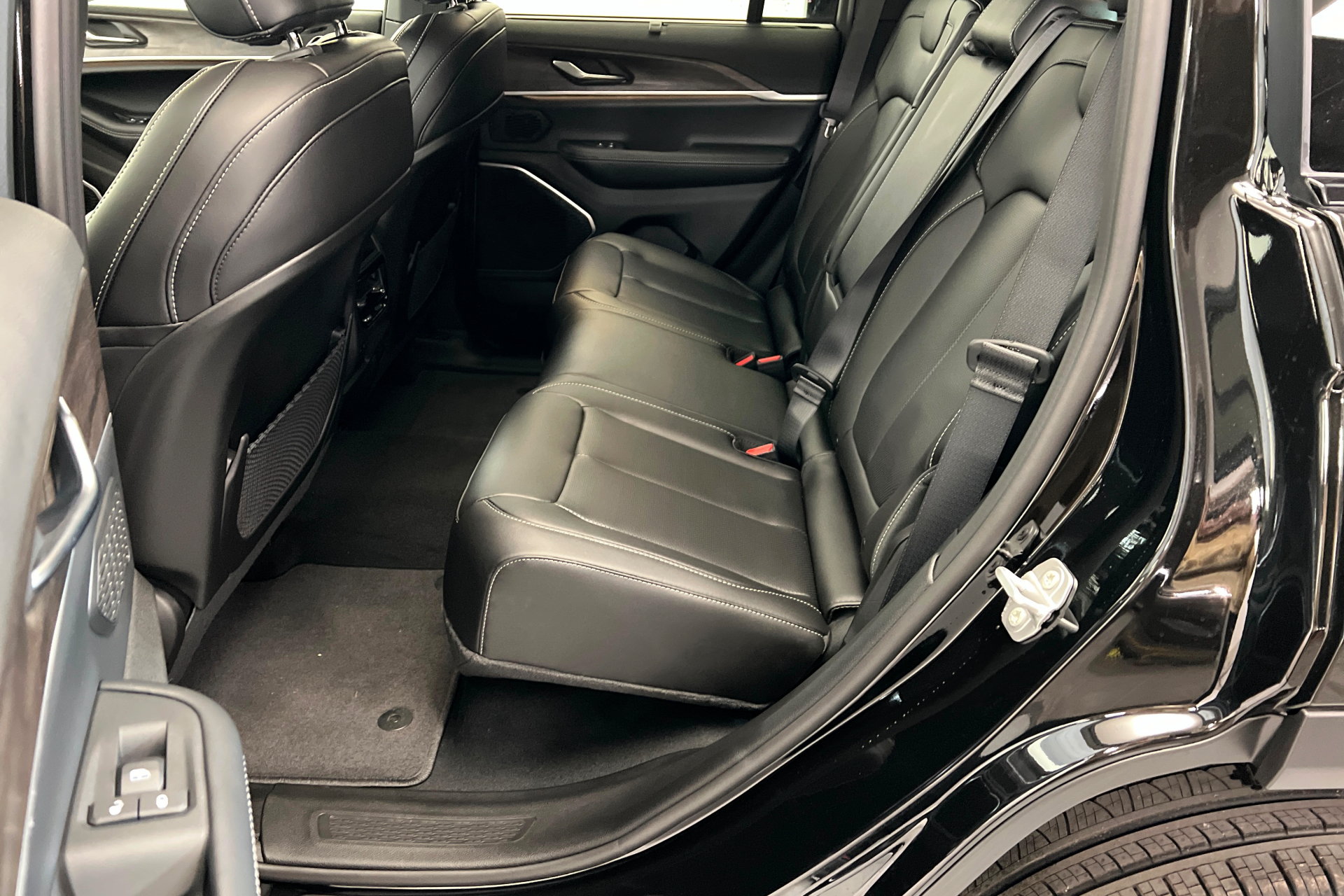 New 2025 Jeep Grand Cherokee Limited w/ Luxury Tech Group II AWD/4WD image 21