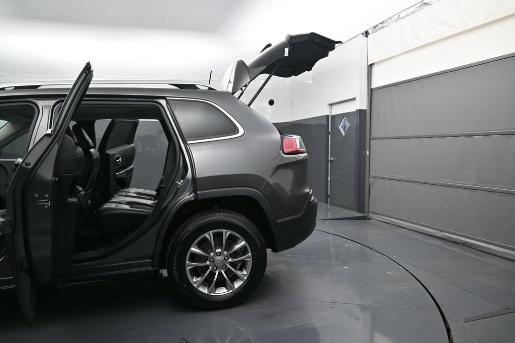 Used 2019 Jeep Cherokee Latitude Plus AWD/4WD image 12