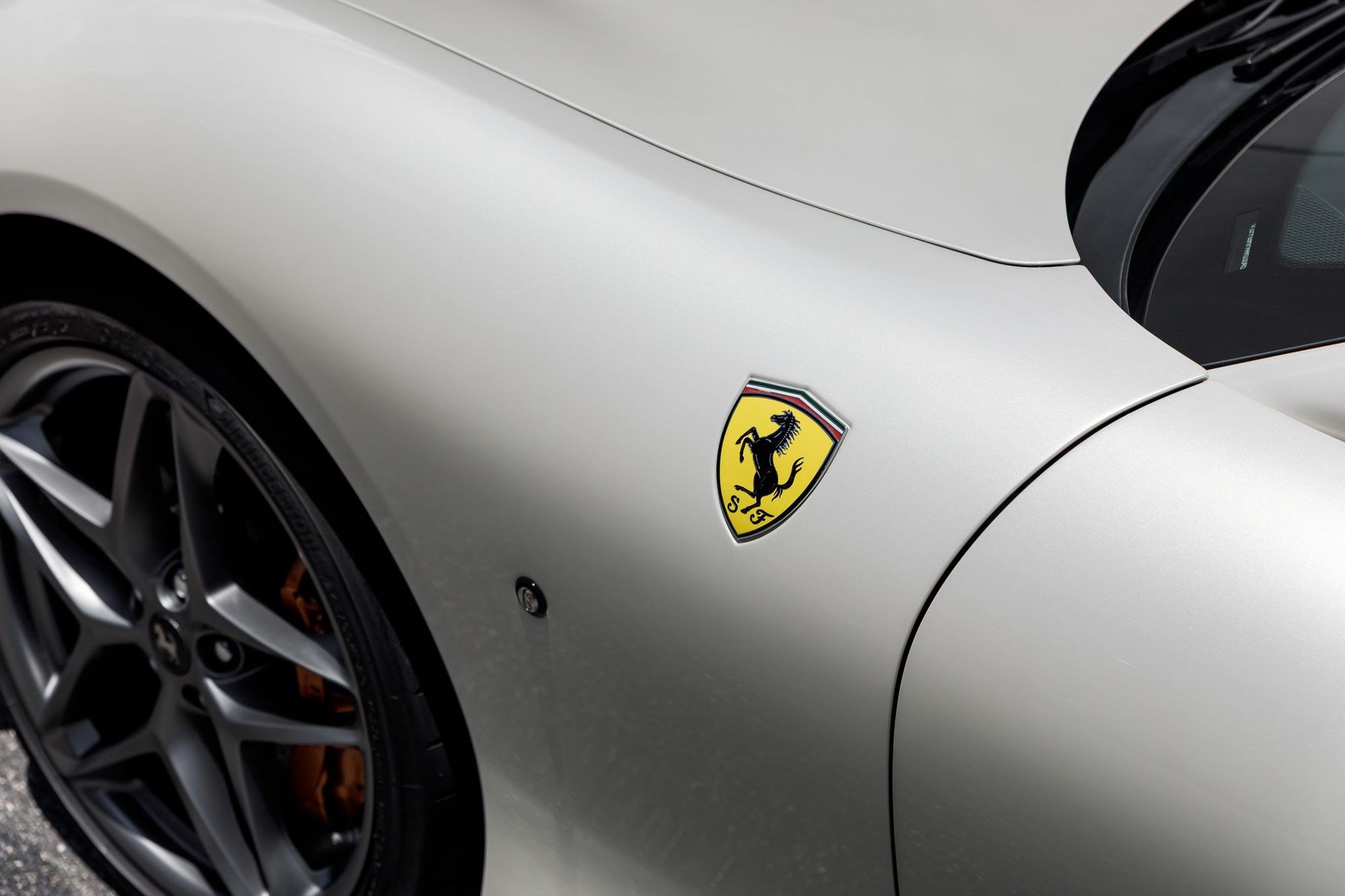 Used 2024 Ferrari Roma Spider RWD image 43