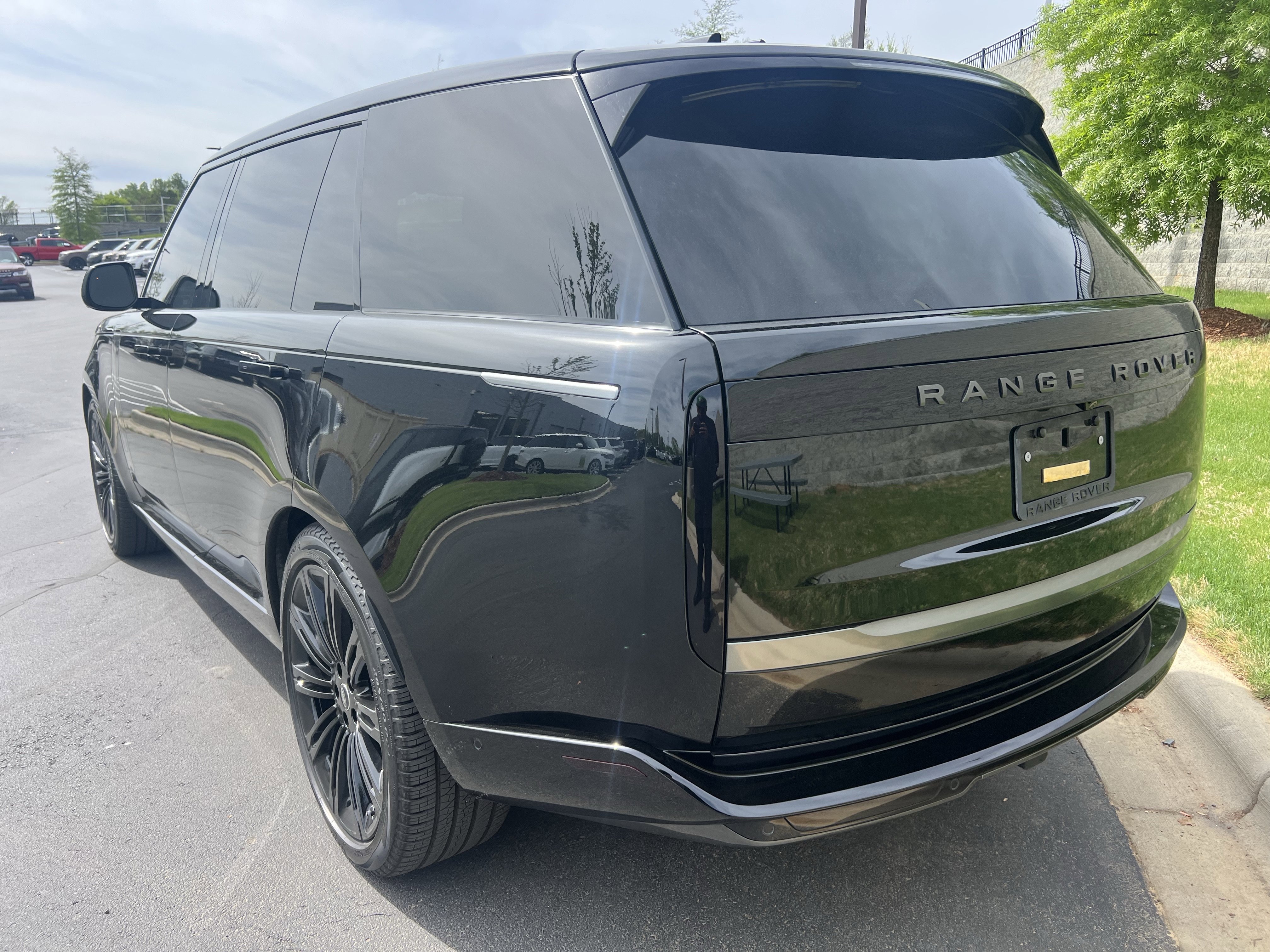 Certified 2024 Land Rover Range Rover Long Wheelbase SE image 5