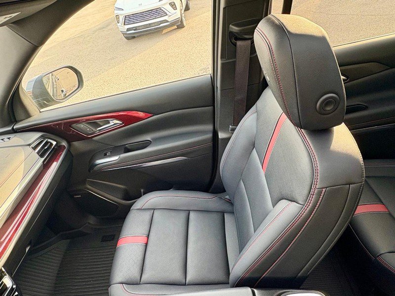 Used 2024 Chevrolet Traverse RS w/ LPO, Floor Liner Package AWD/4WD image 16