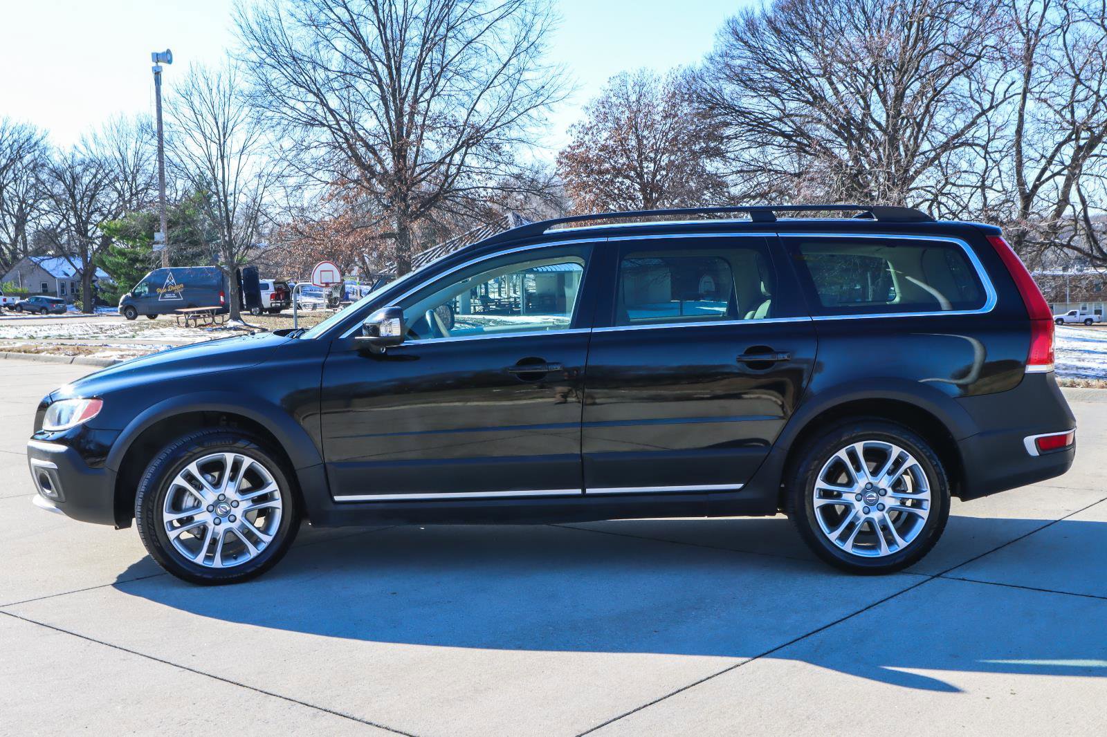 Used 2016 Volvo XC70 T5 Platinum w/ Protection Package image 4
