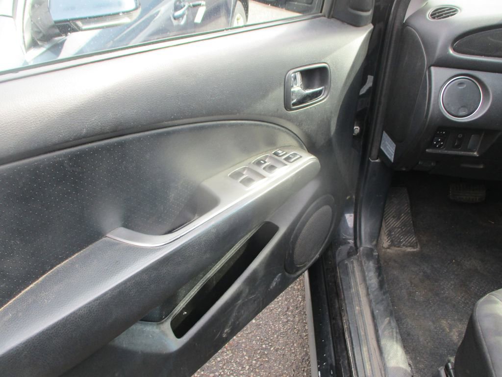 Used 2006 Mitsubishi Outlander SE image 12