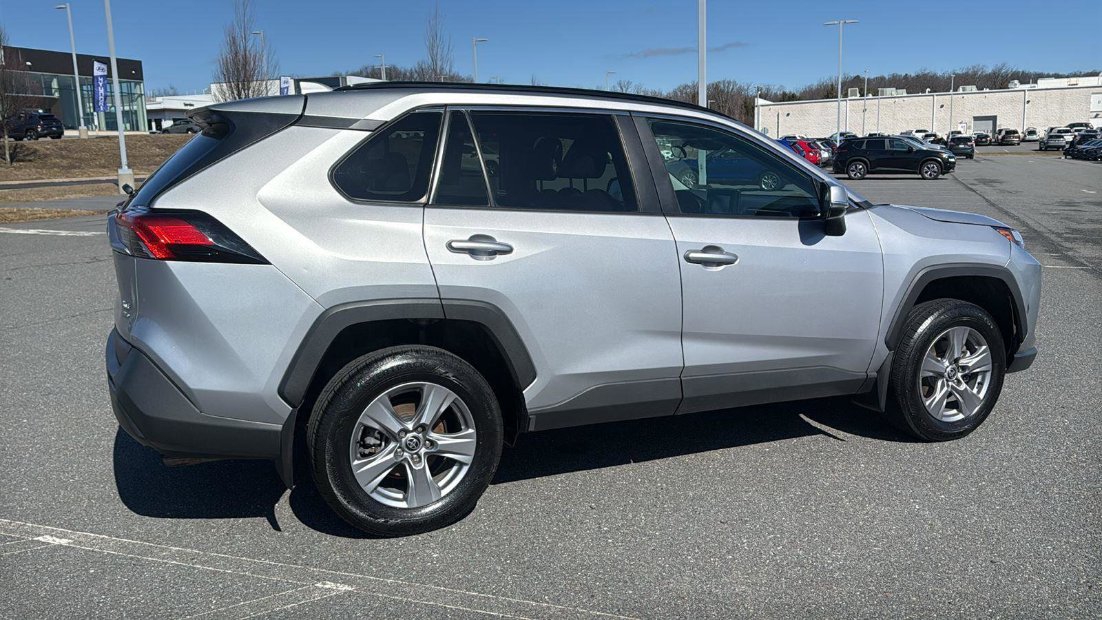 Used 2022 Toyota RAV4 XLE w/ Convenience Package image 5