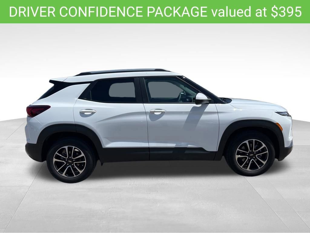 Certified 2025 Chevrolet TrailBlazer LT w/ Driver Confidence Package FWD image 2