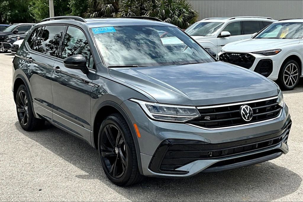 Certified 2023 Volkswagen Tiguan SE R-Line image 2