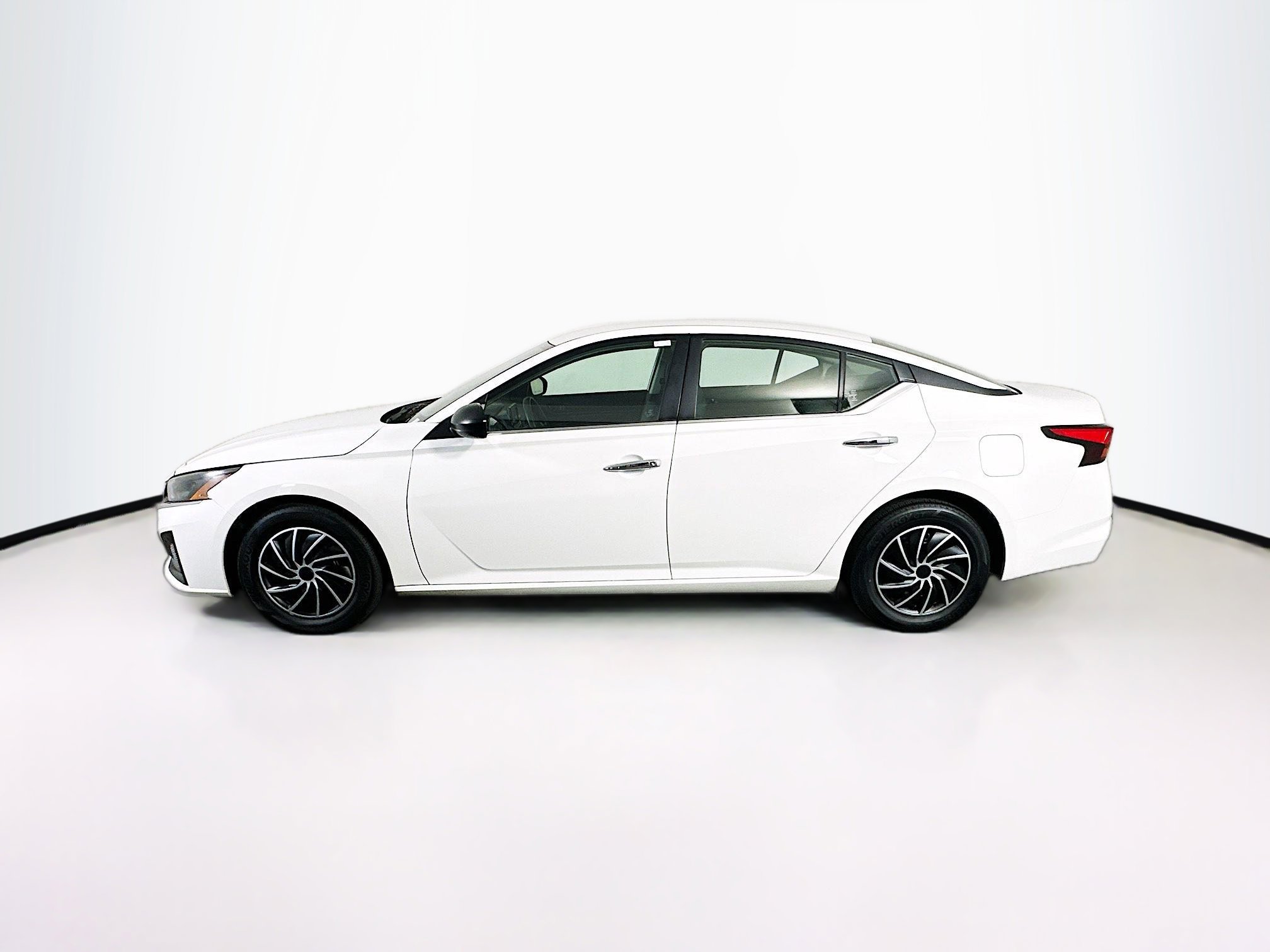 Used 2024 Nissan Altima 2.5 S image 4