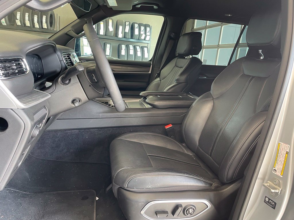 Used 2024 Jeep Wagoneer Series II w/ Flexible Seating Group RWD image 12