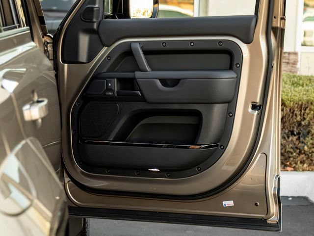 Certified 2025 Land Rover Defender 110 AWD/4WD image 34
