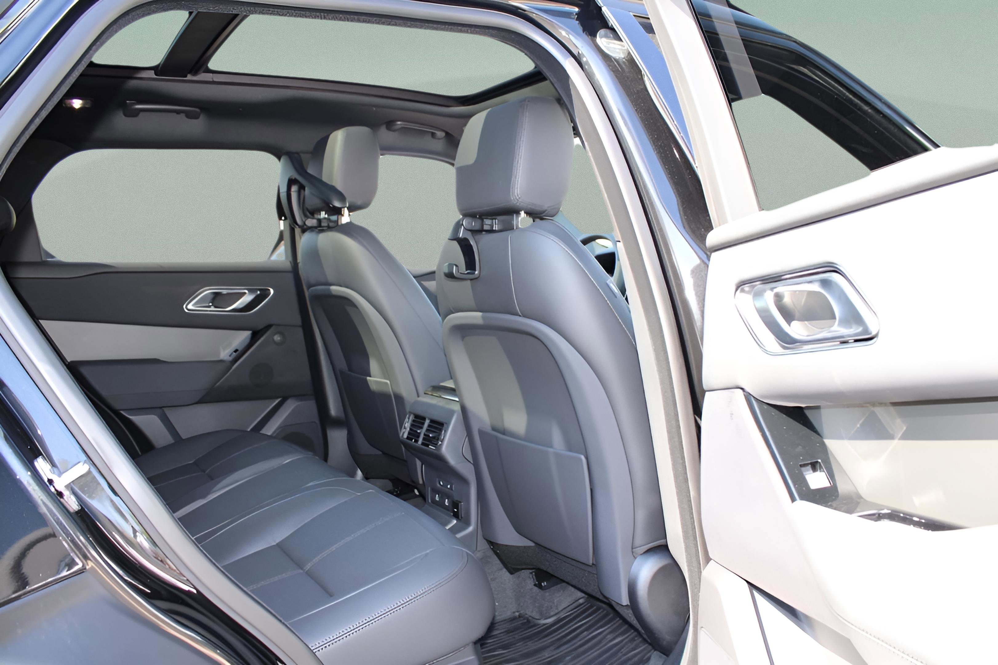 Used 2025 Land Rover Range Rover Velar Dynamic SE image 13