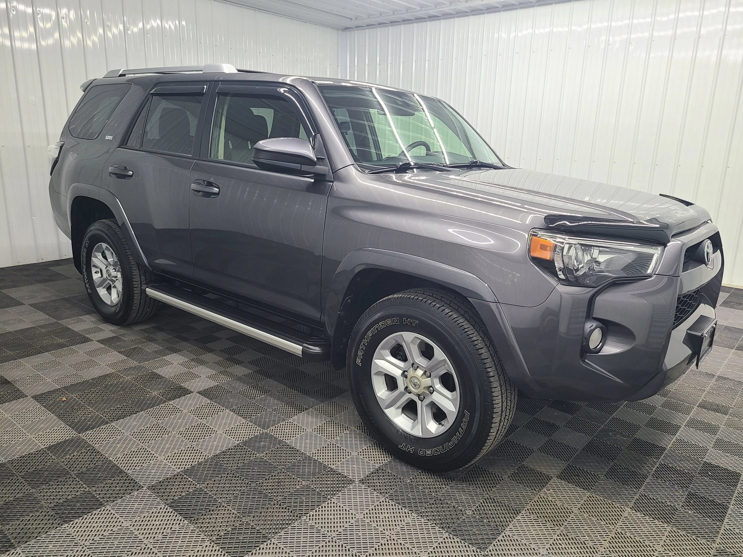 Used 2017 Toyota 4Runner SR5 AWD/4WD image 13