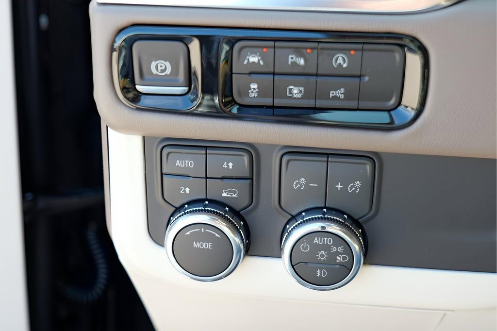 New 2026 GMC Yukon Denali w/ Sun & Power Step Package image 18