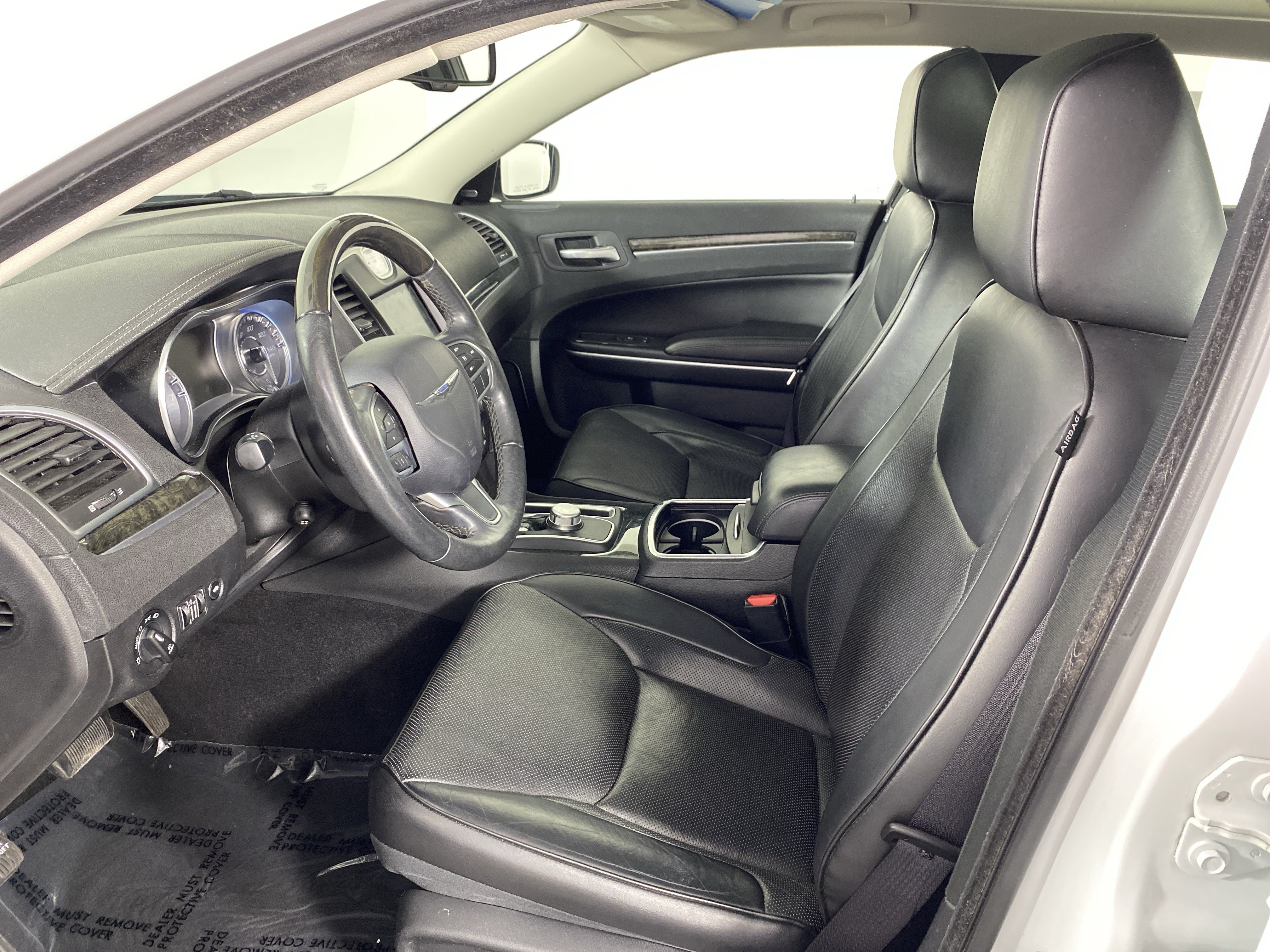 Used 2019 Chrysler 300 Limited RWD image 18