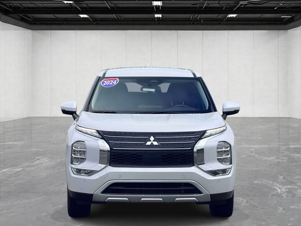 Used 2024 Mitsubishi Outlander SE FWD image 2