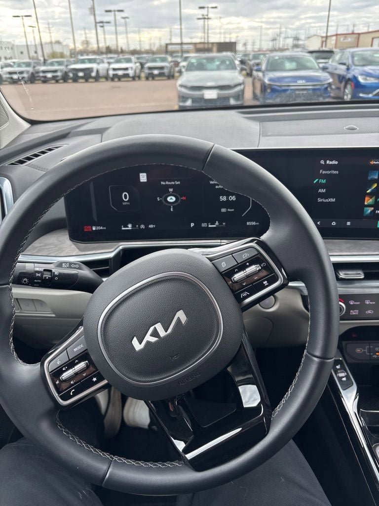 Used 2025 Kia Sorento SX AWD/4WD image 16