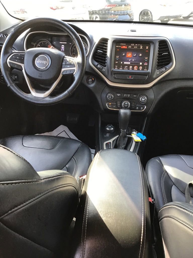 Used 2016 Jeep Cherokee Limited image 6