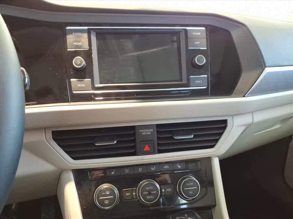 Certified 2023 Volkswagen Jetta SE w/ Panoramic Sunroof Package FWD image 12