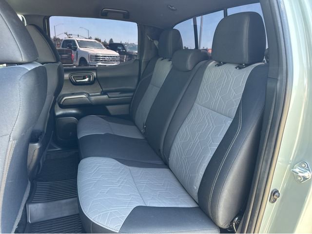 Used 2022 Toyota Tacoma TRD Off-Road w/ Technology Package AWD/4WD image 16