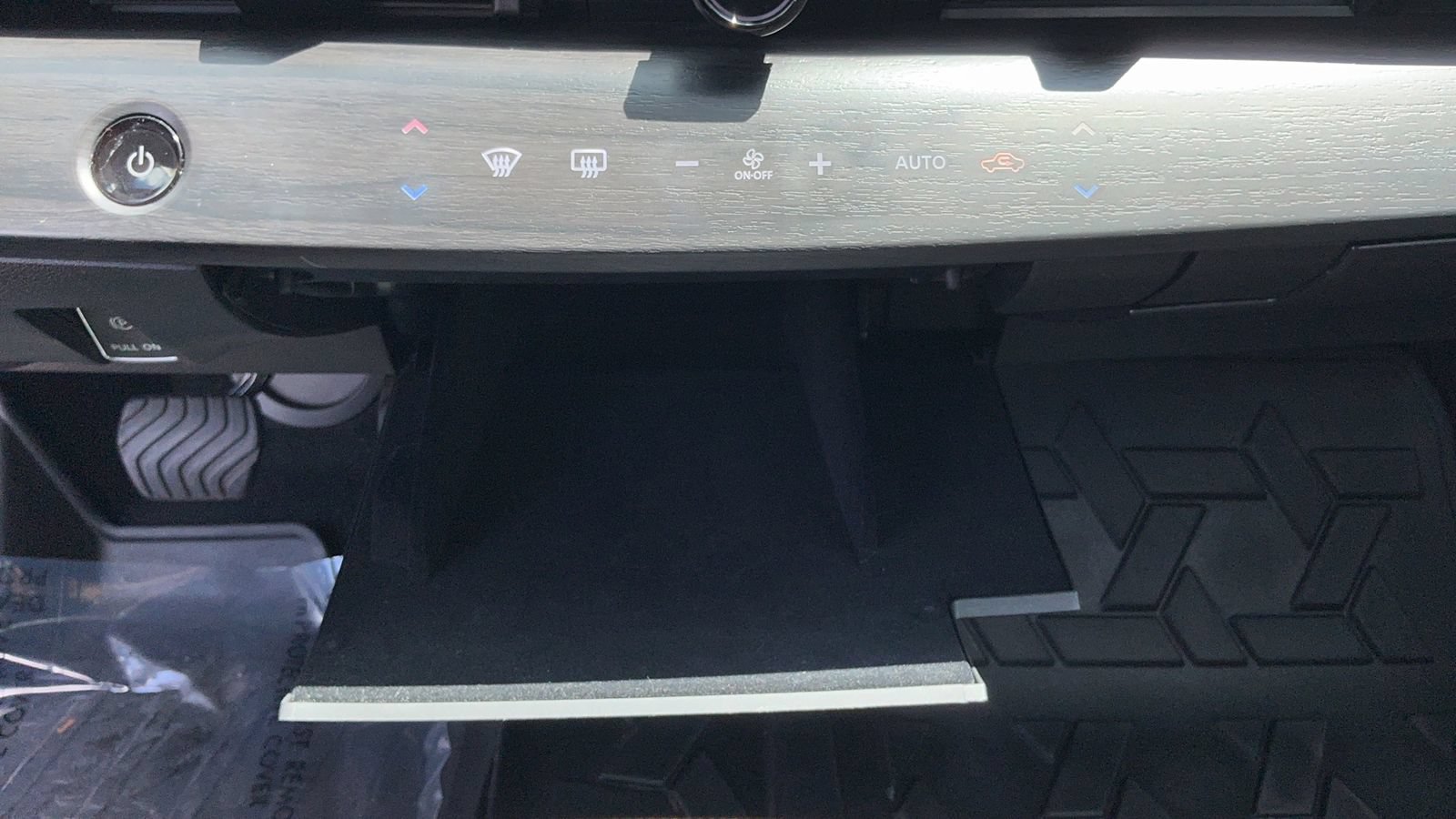 Certified 2025 Nissan Ariya FWD image 34