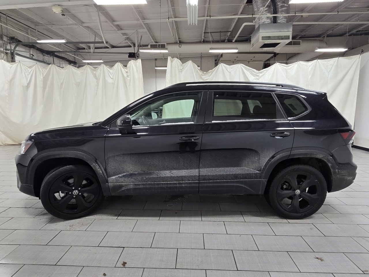 Used 2025 Volkswagen Taos SE image 13