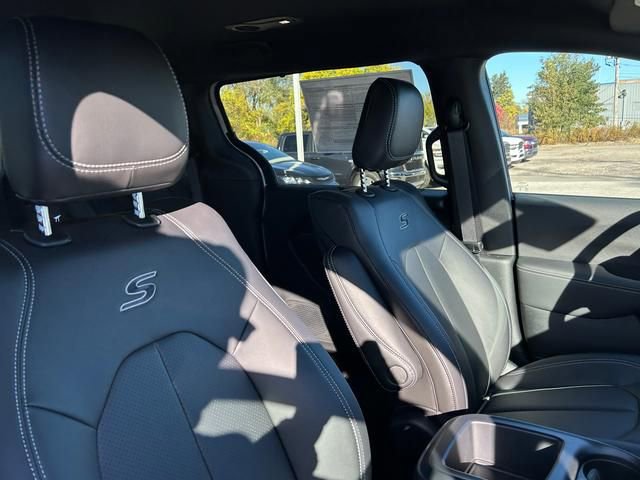 New 2026 Chrysler Pacifica Select image 32