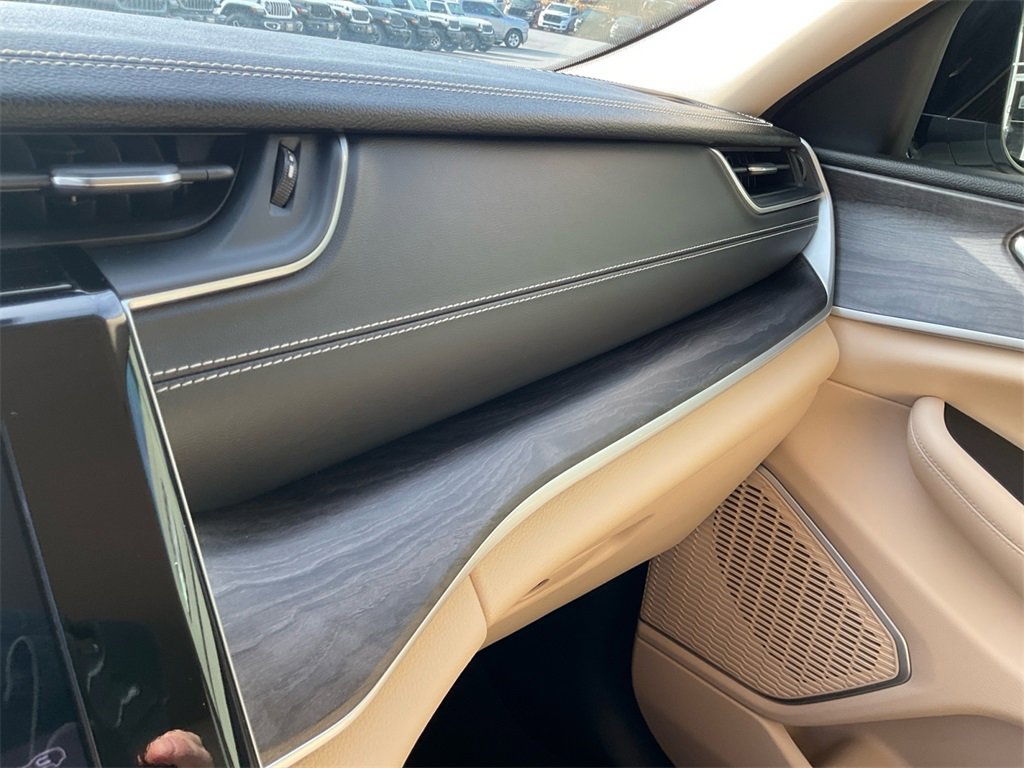 Used 2022 Jeep Grand Cherokee Limited image 27