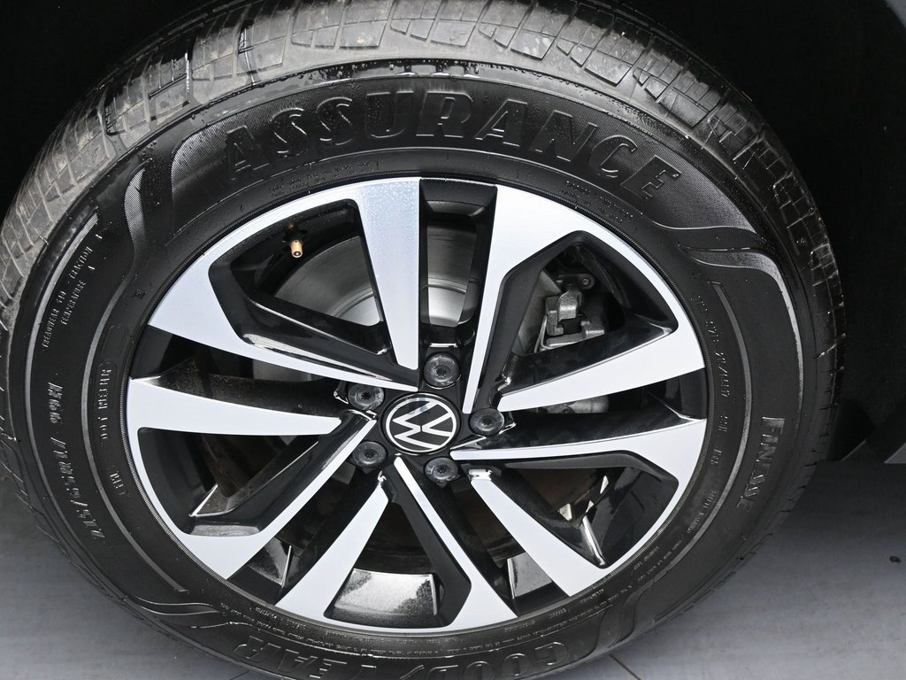 Used 2024 Volkswagen Tiguan S image 37