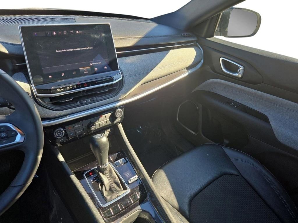 Used 2024 Jeep Compass Latitude image 22