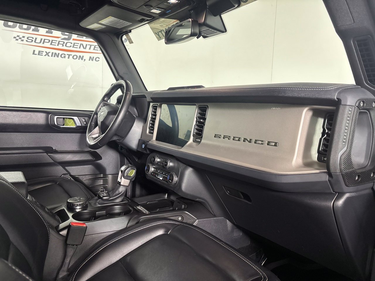 Used 2025 Ford Bronco Outer Banks AWD/4WD image 32