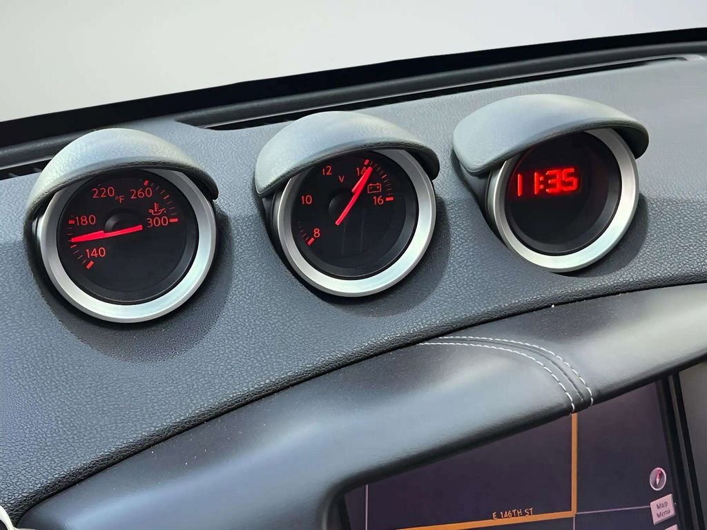 Used 2018 Nissan 370Z Coupe RWD image 17