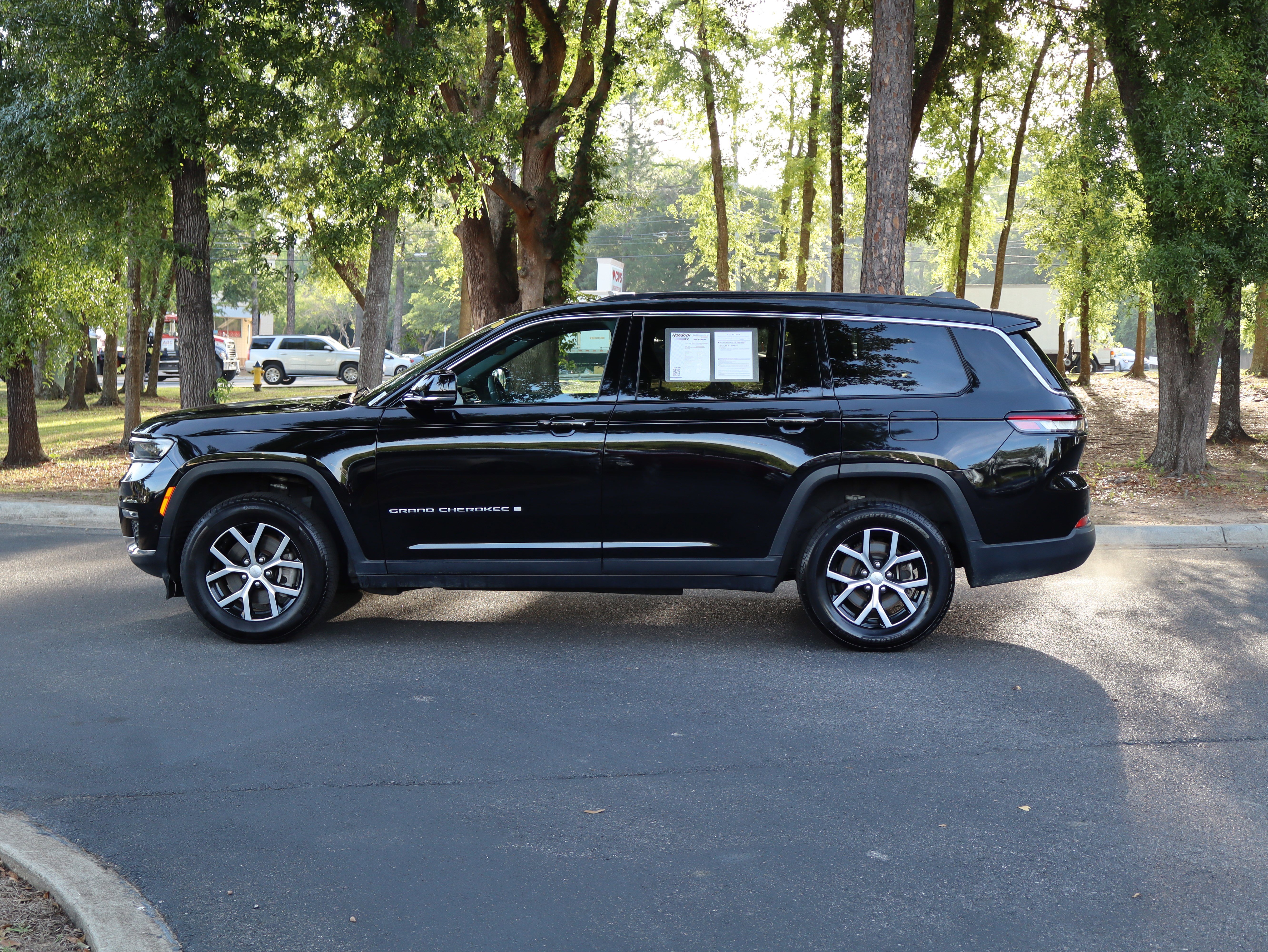 Used 2024 Jeep Grand Cherokee L Limited w/ Luxury Tech Group II AWD/4WD image 6