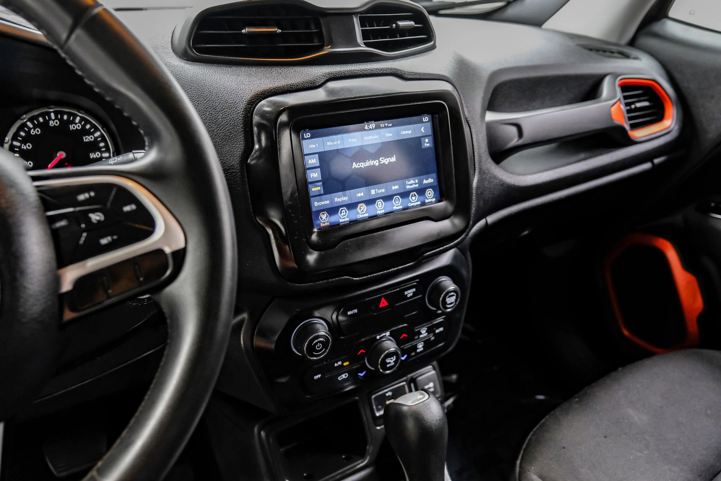 Used 2020 Jeep Renegade Latitude image 28