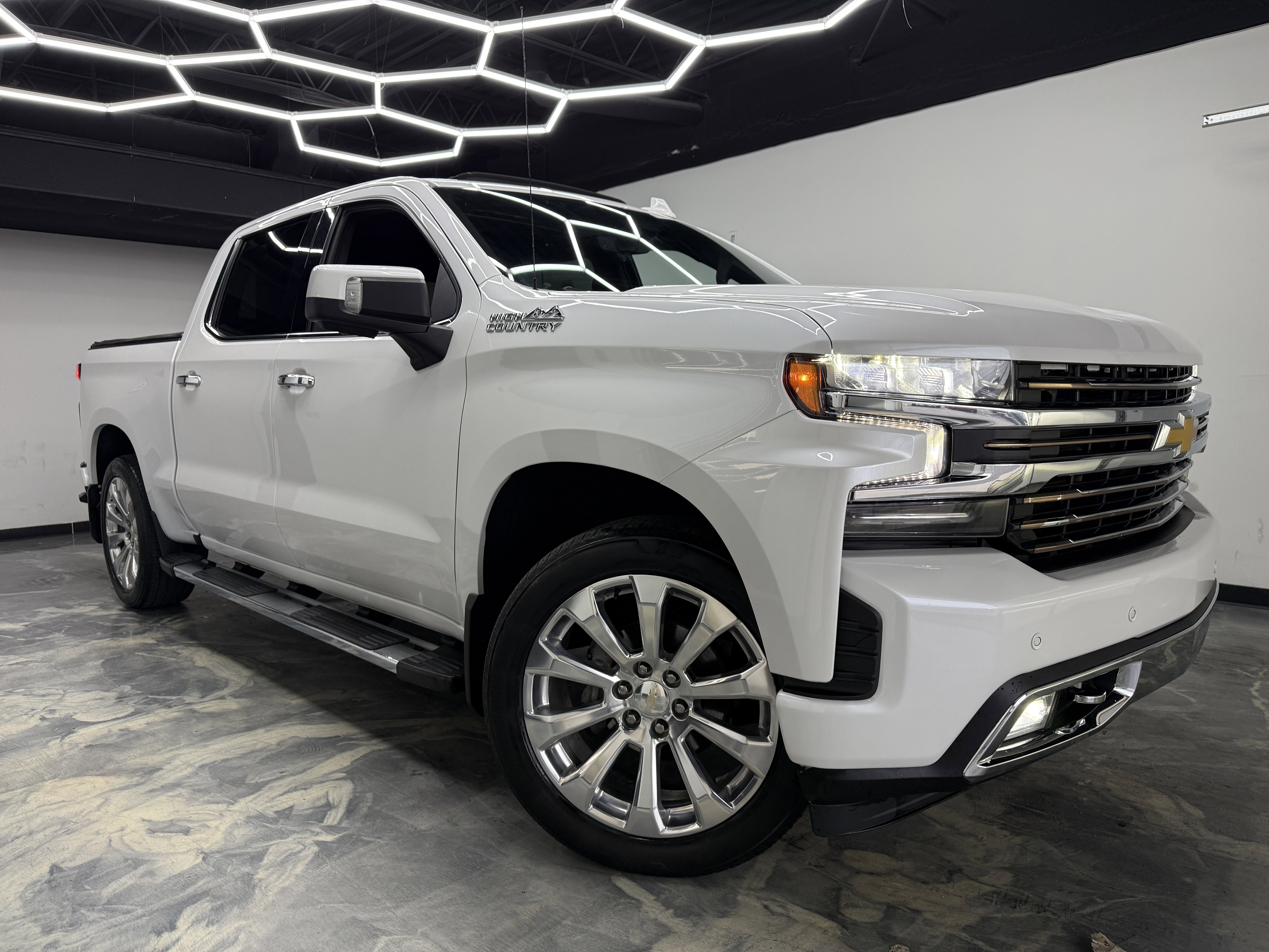 Used 2022 Chevrolet Silverado 1500 High Country w/ Technology Package image 6