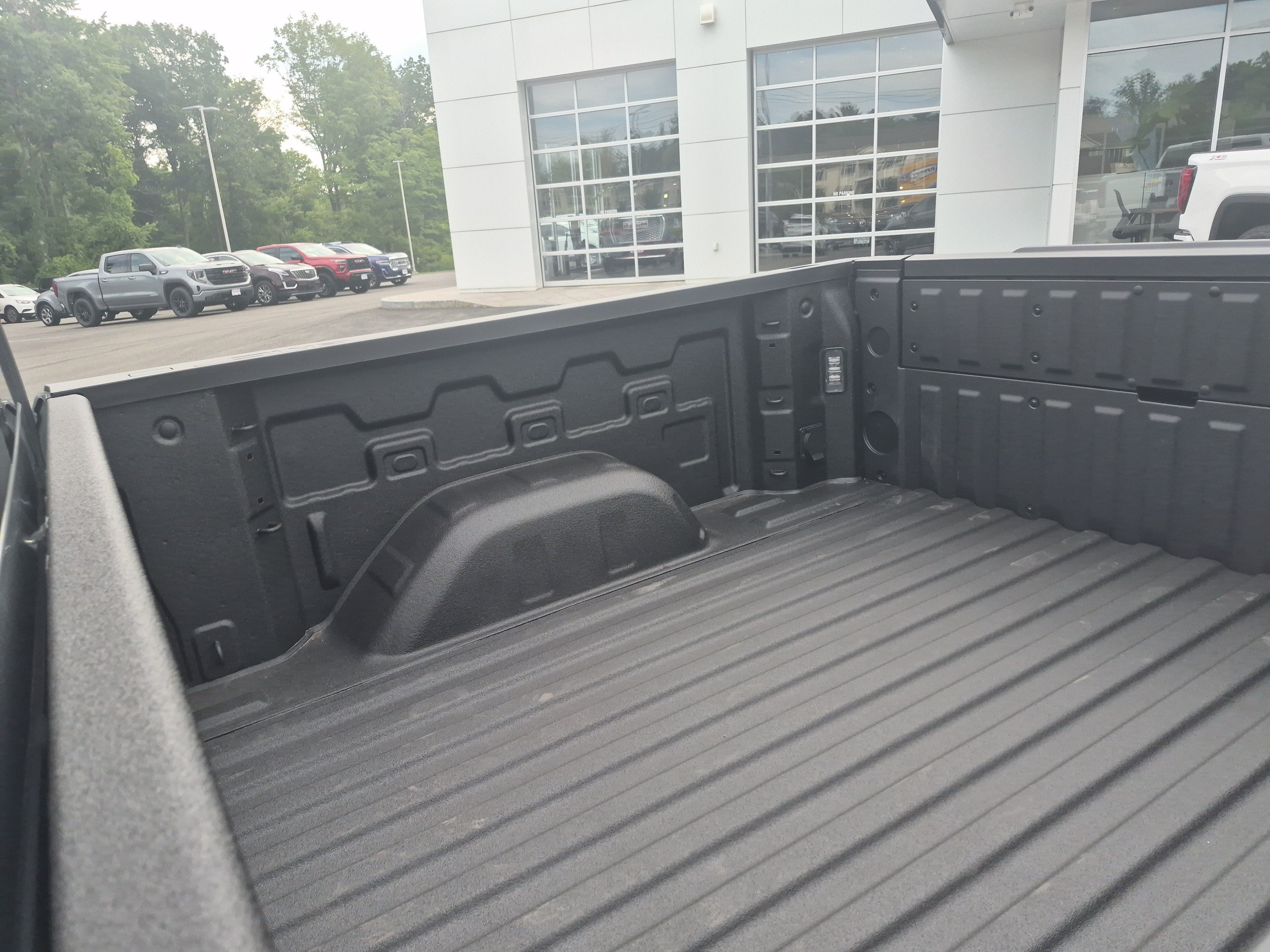 Used 2026 GMC Sierra 1500 SLT w/ SLT Premium Plus Package AWD/4WD image 28