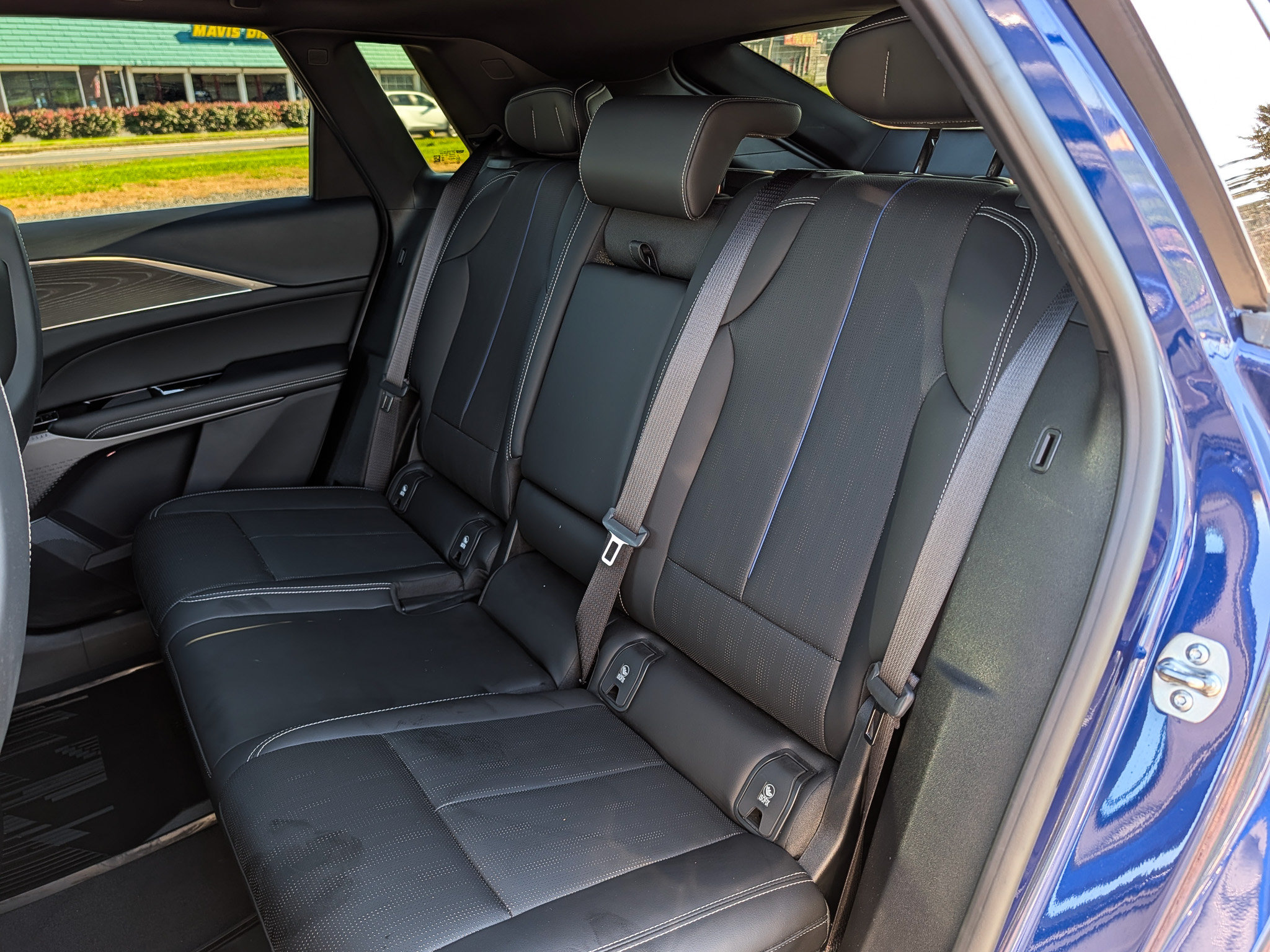 Used 2024 Cadillac Lyriq Luxury AWD/4WD image 19