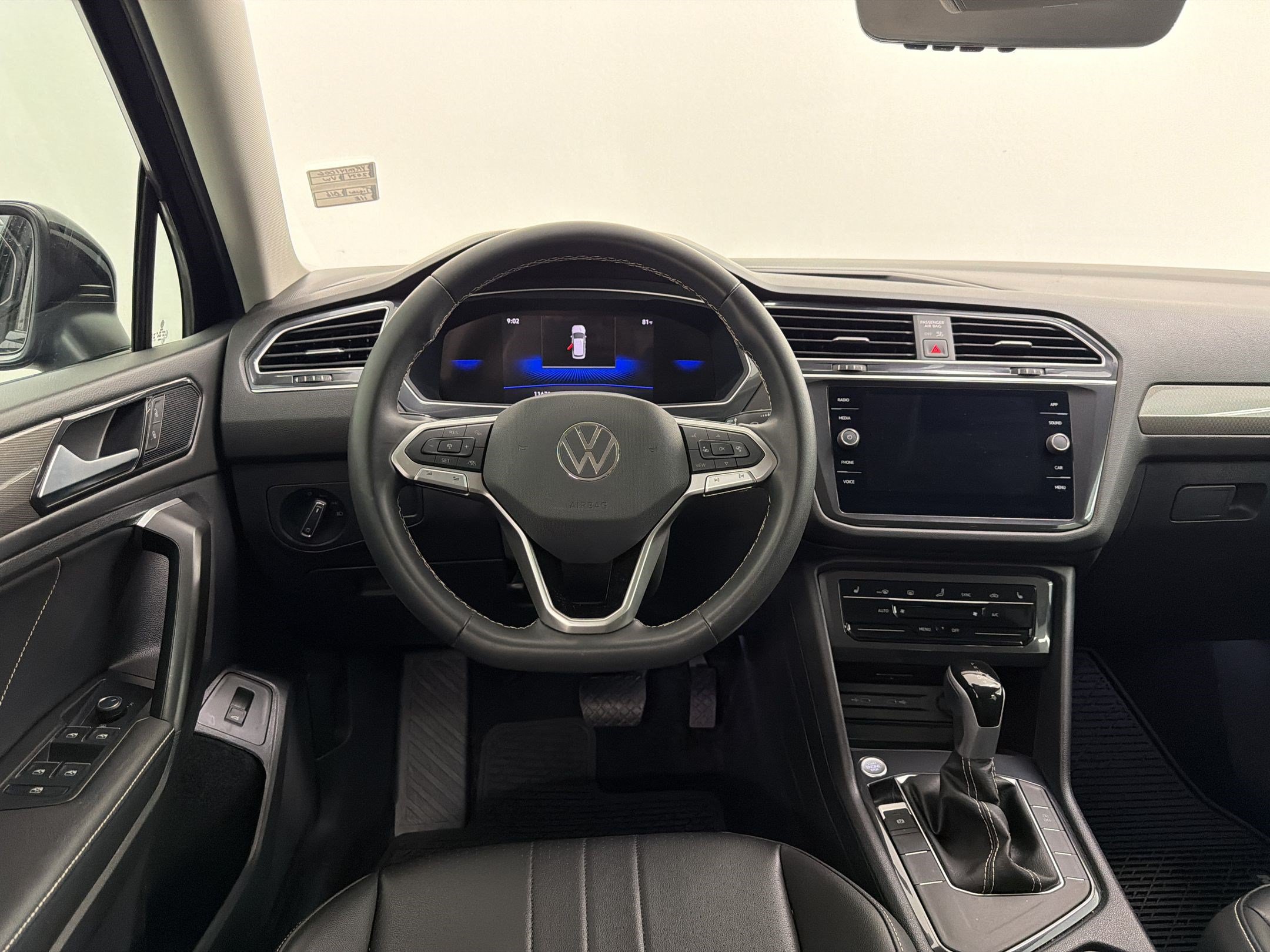 Used 2024 Volkswagen Tiguan SE FWD image 30