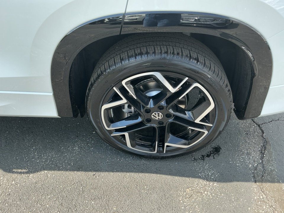 New 2026 Volkswagen Tiguan SEL R-Line AWD/4WD image 22