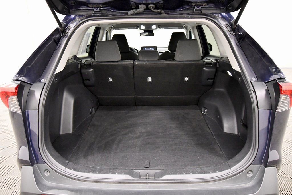 Used 2022 Toyota RAV4 XLE AWD/4WD image 7
