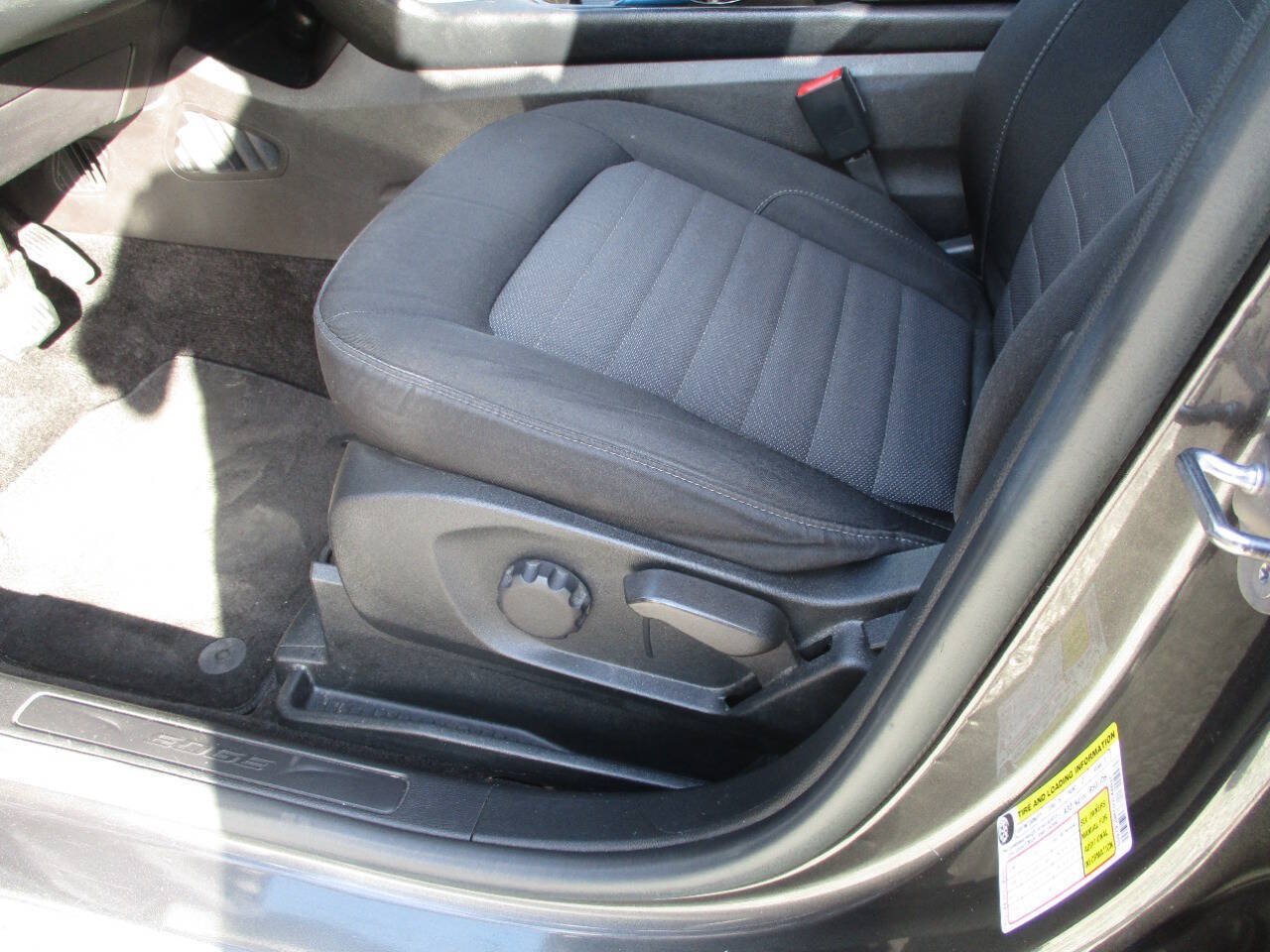 Used 2017 Ford Edge SE w/ Cargo Accessory Package FWD image 19