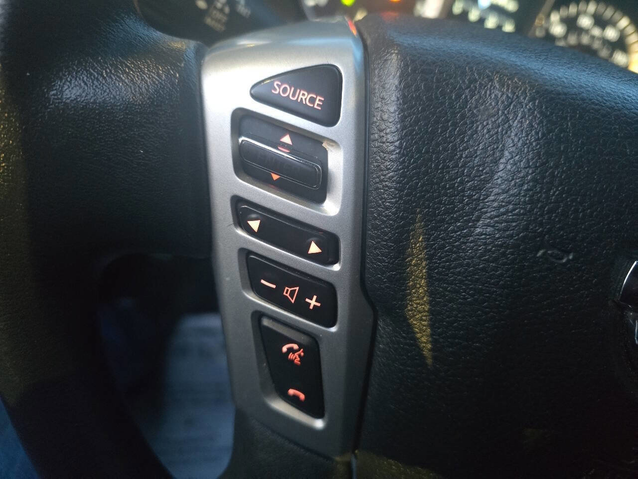 Used 2017 Nissan Titan SV image 43