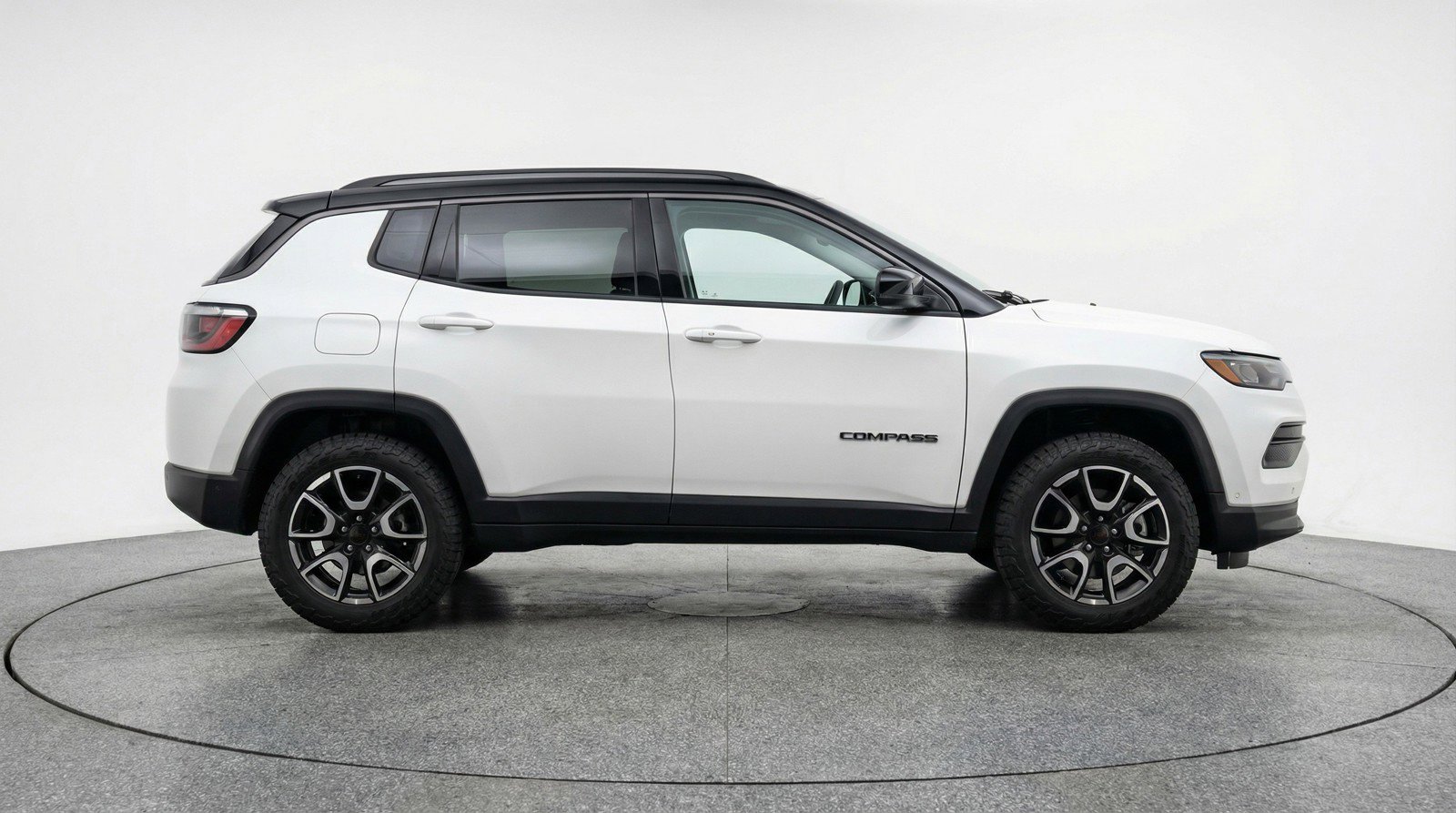 Used 2025 Jeep Compass Trailhawk AWD/4WD image 11
