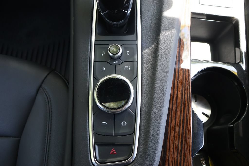 Certified 2022 Cadillac Escalade ESV Luxury w/ LPO, Illumination Package AWD/4WD image 23