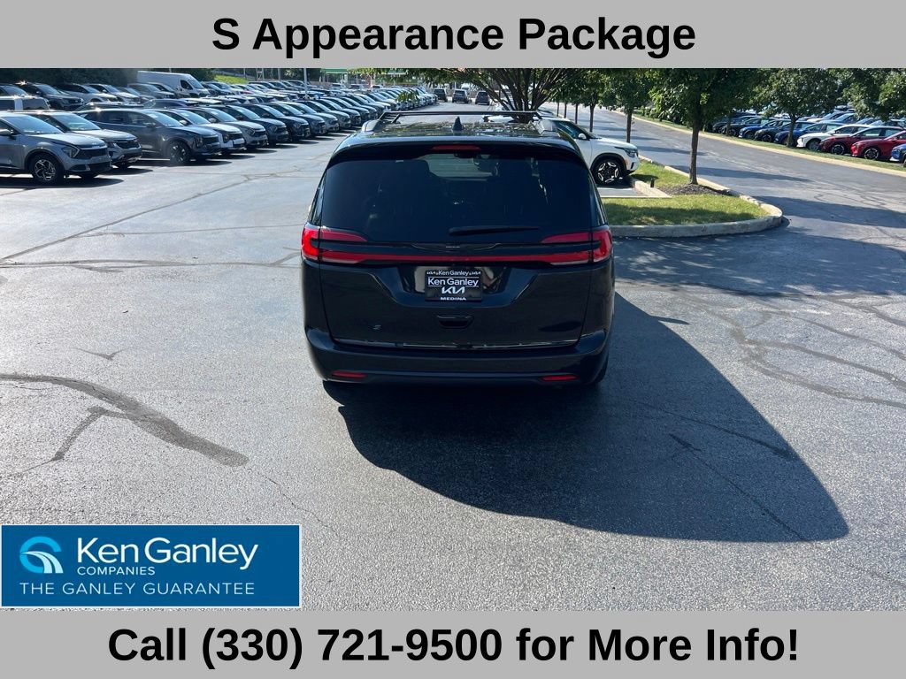 Used 2021 Chrysler Pacifica Touring-L w/ S Appearance Package FWD image 12