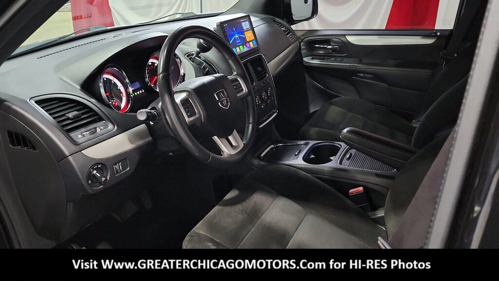 Used 2015 Dodge Grand Caravan SXT w/ Blacktop Package FWD image 23