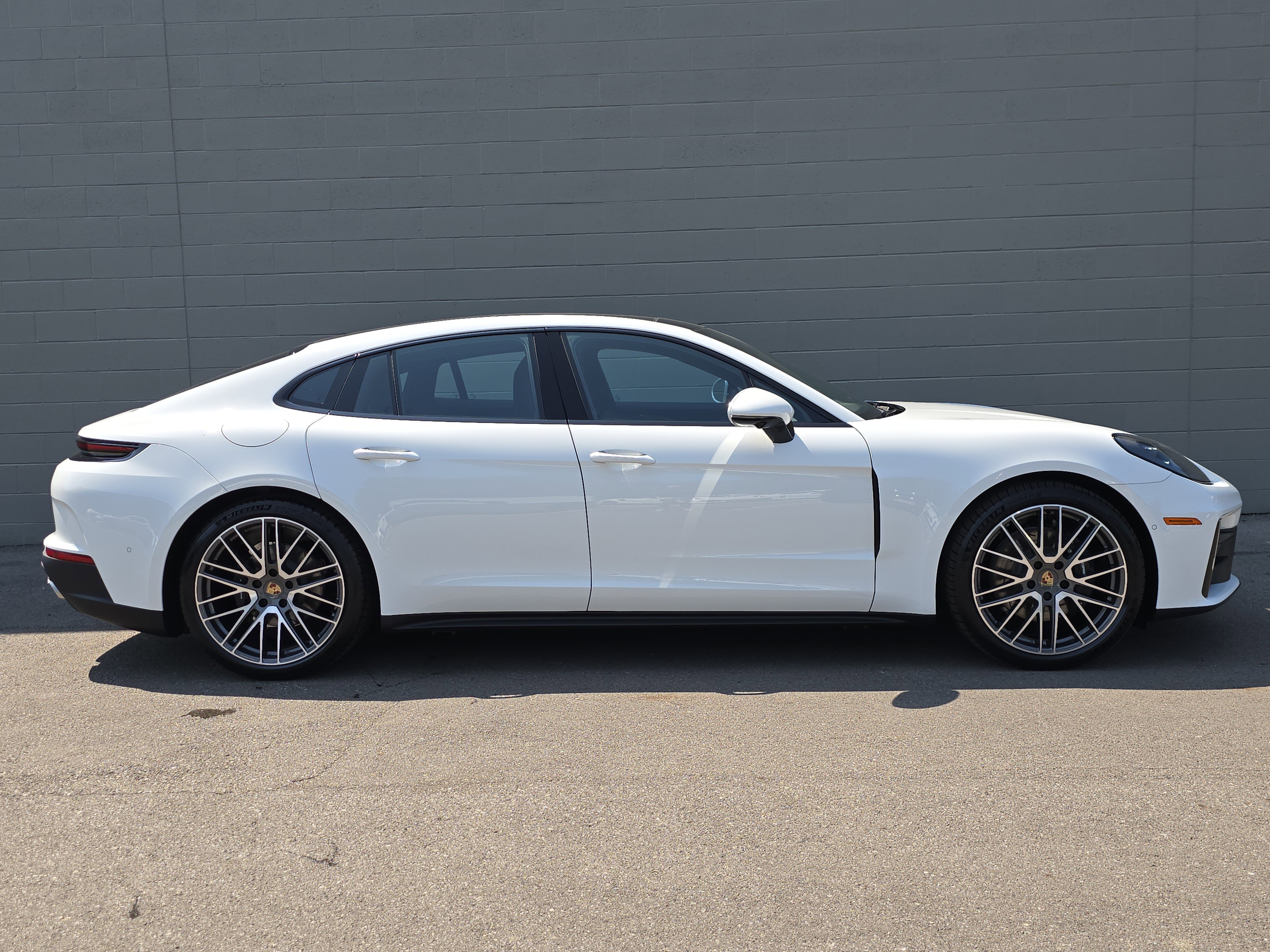 New 2025 Porsche Panamera 4 image 10