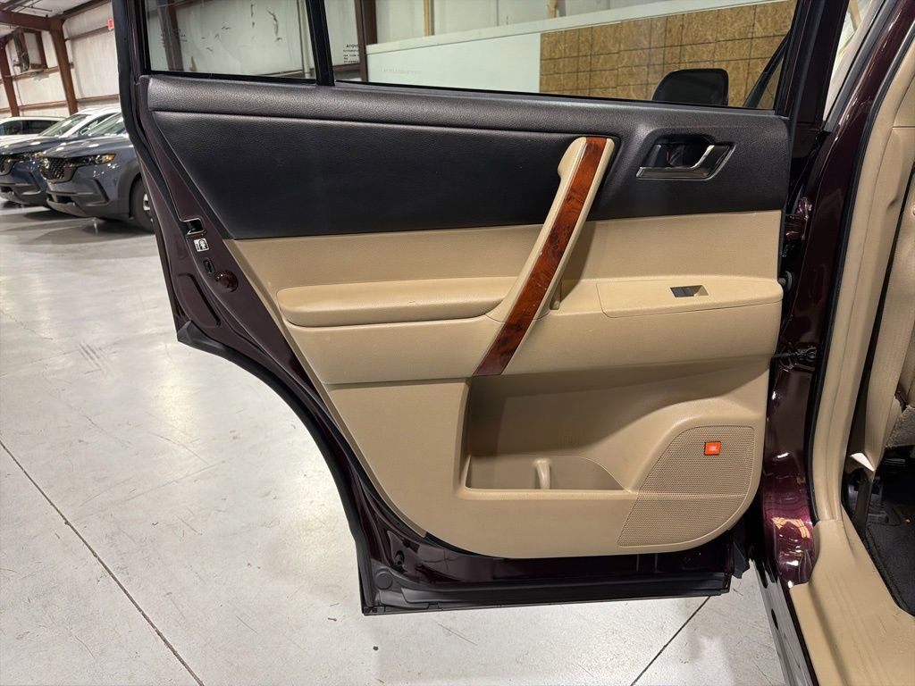 Used 2013 Toyota Highlander Limited image 36