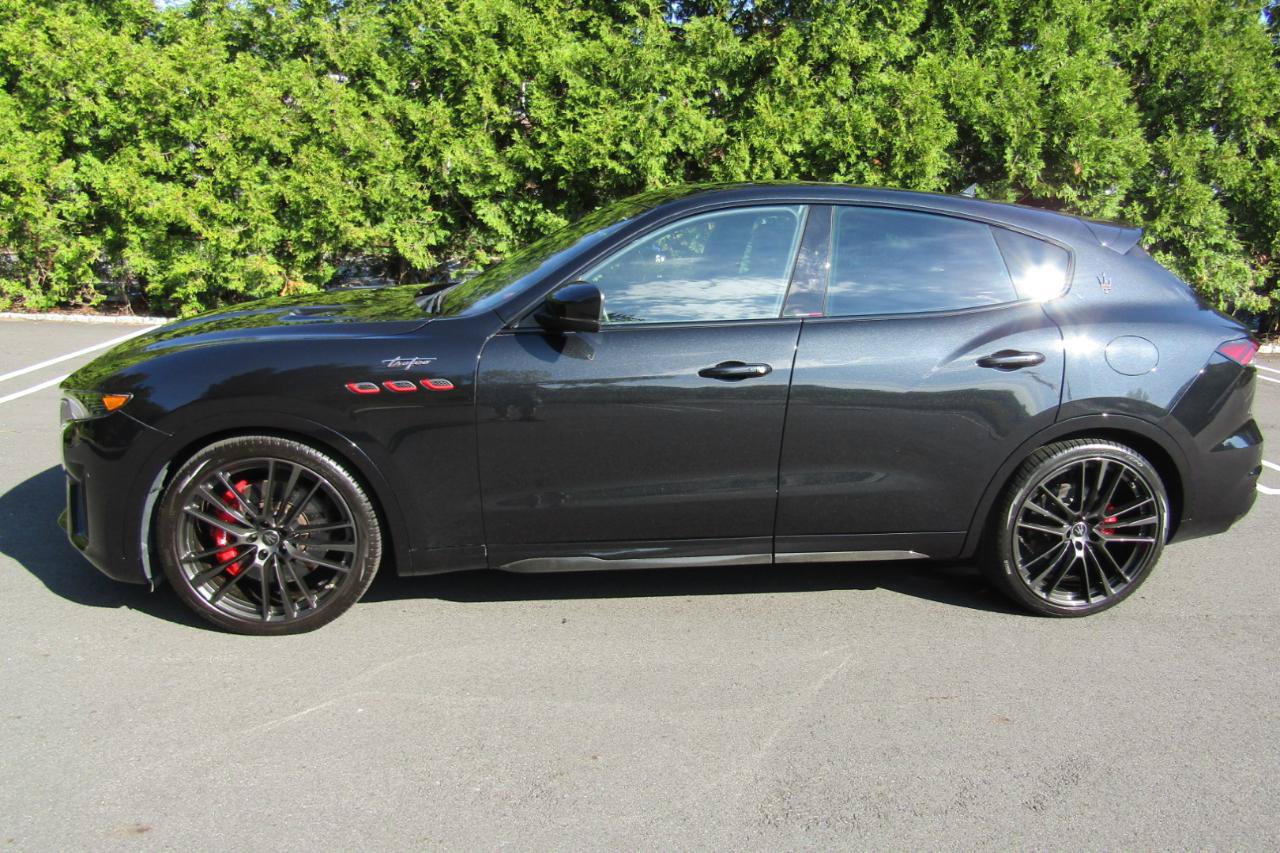Used 2022 Maserati Levante Trofeo AWD/4WD image 2