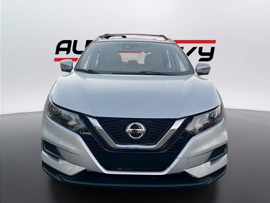 Used 2022 Nissan Rogue Sport SL FWD image 2